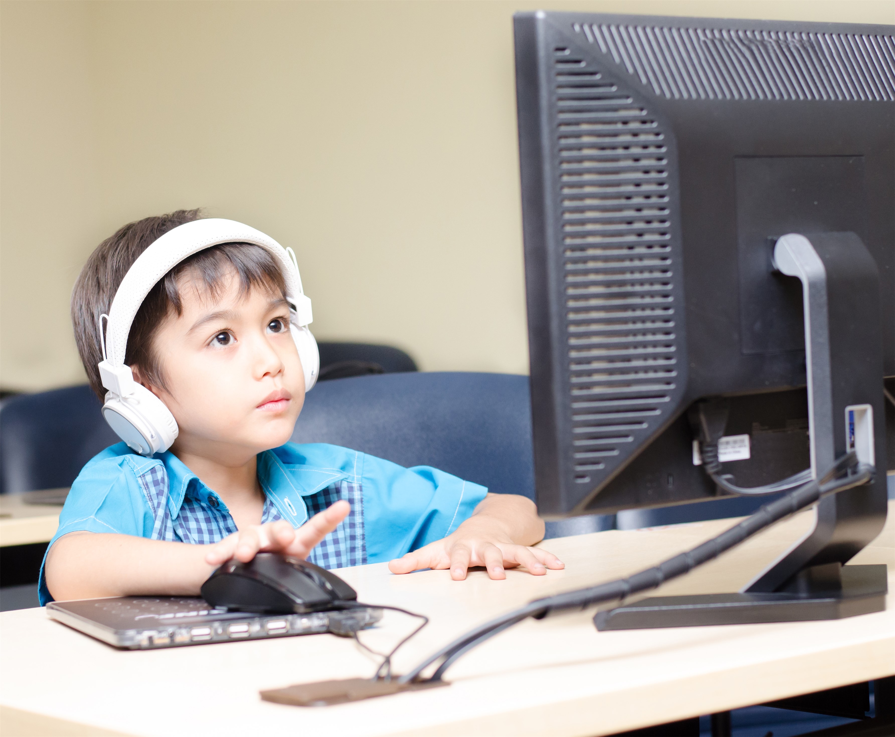 如何挑选适合自己的性价比高的英语培训班呢？