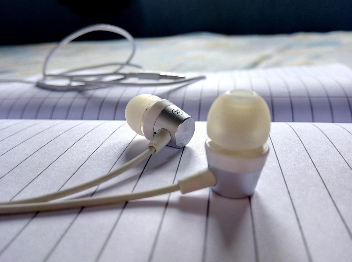 2021雅思写作范文：政府调控房地产