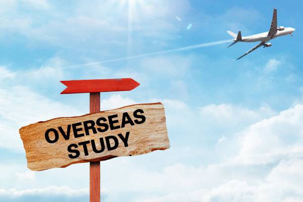出国留学最热门的两大途径你知道吗？它们有何不同？
